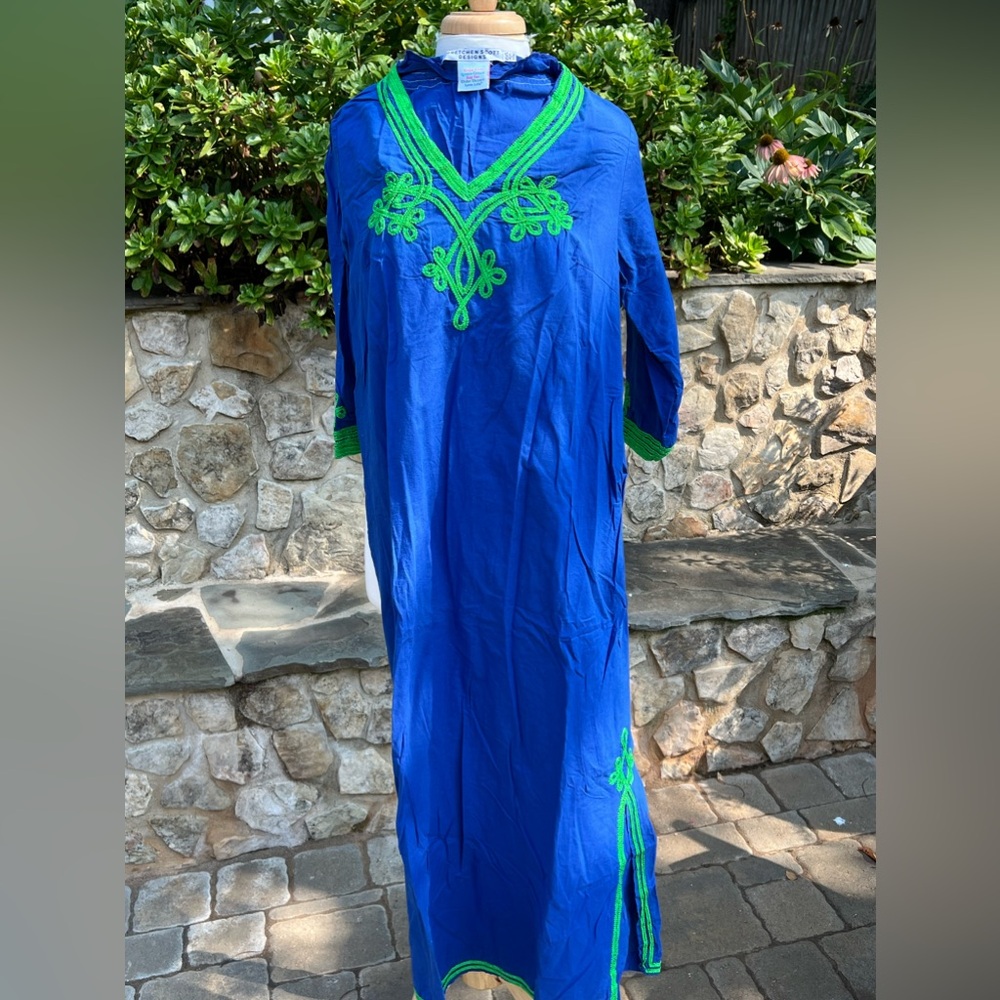 Gretchen Scott beautiful blue caftan with green embroidery. size xs/s